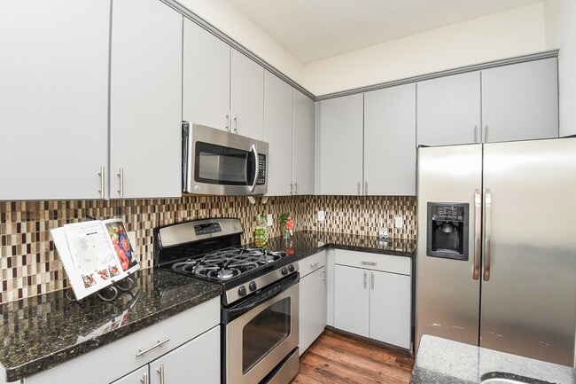 Building Photo - 71 Aventura Pl