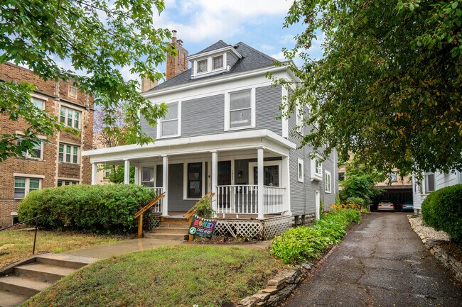 Photo - 1924 Colfax Ave S Unidad 2