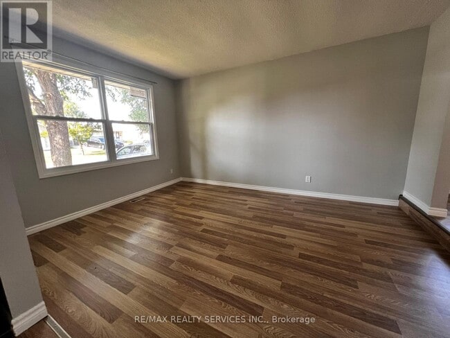 Photo - 17 Renny Crescent