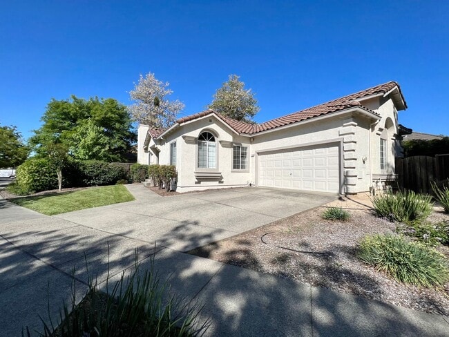Building Photo - 3 Bedroom, 2 Bathroom Popular North Napa Rancho Las Flores Area