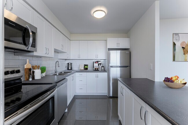 Photo - 2570 Kingston Rd