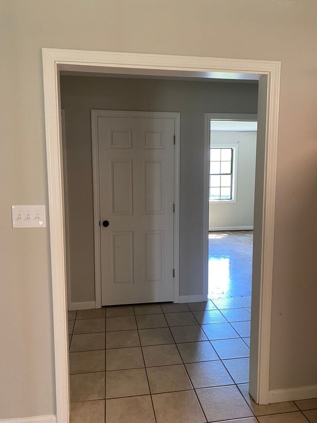 Photo - Split Floorplan Nestled off S. Lamar on Pe...