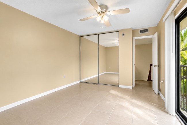 Photo - 3345 Meridian Way N