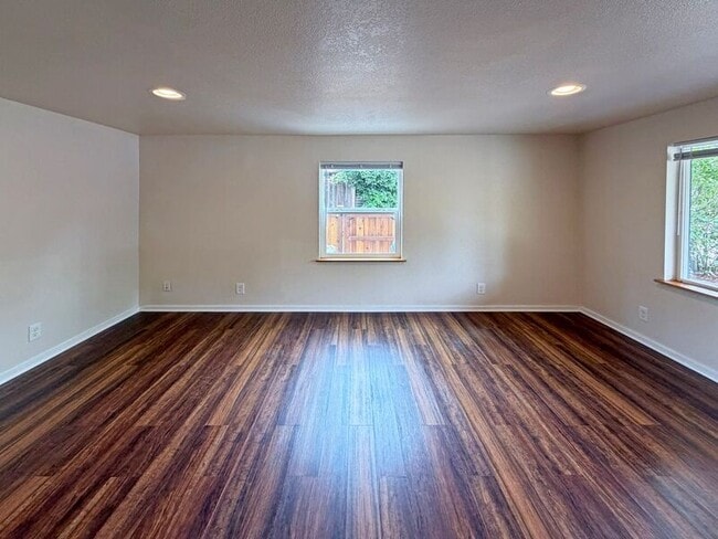 Photo - 544 W 20th Ave