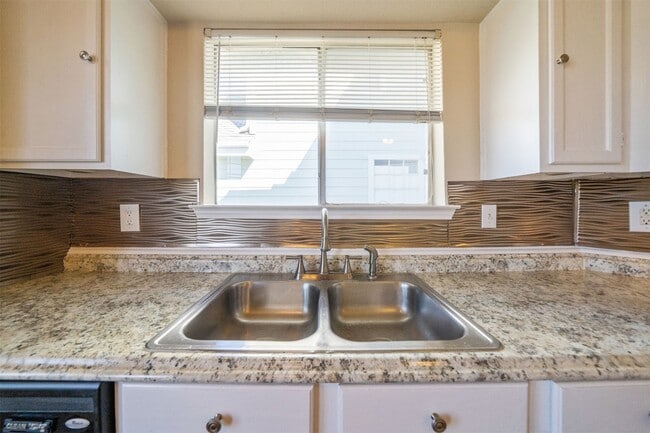 Building Photo - 10630 Westbrae Pkwy Unit 603