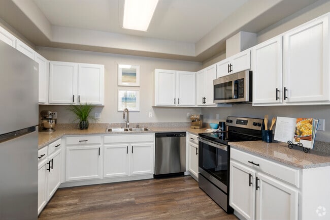 2BR, 2BA - 1,002SF - Kitchen