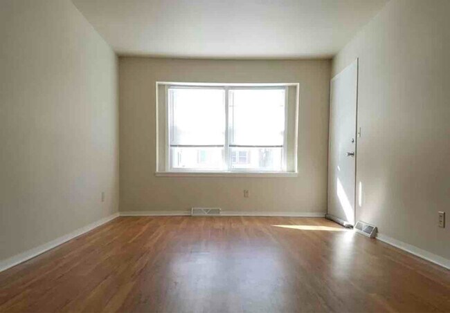 Photo - 1744 S 63rd St Unidad #1