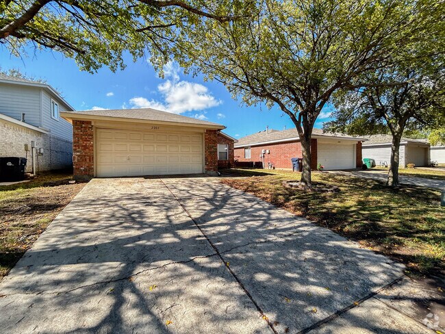 Building Photo - 2205 Northway Unit House