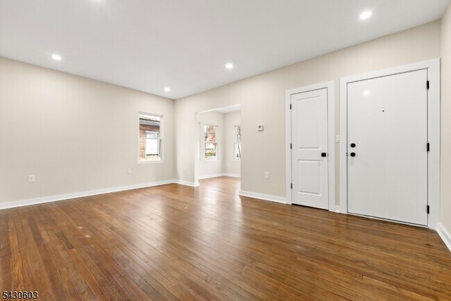 Photo - 218 Ampere Pkwy