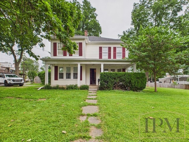 Building Photo - Available Now Beautiful 4 Bedroom Home with Garage, Central Air & Large Yard in York City.