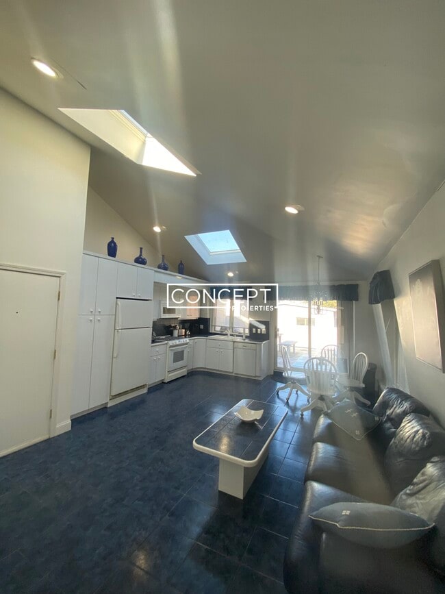 Building Photo - 79 Harvey St Unit 3