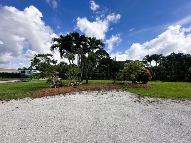 Photo - 5586 3rd Rd
