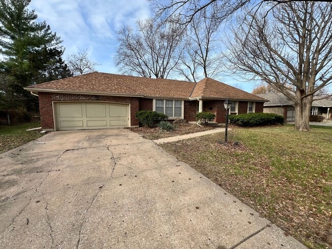 Photo - Spacious 3BR with Large Yard & 2-Car Garage