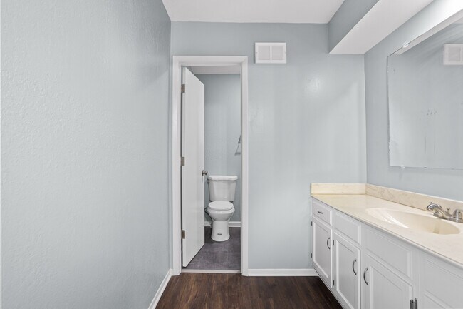 Photo - 642 NW Valleybrook Rd