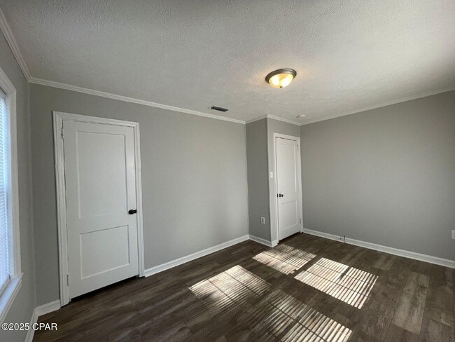 Photo - 1010 W 12th Ct