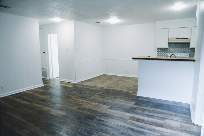 9906 Hundred Oaks Cir