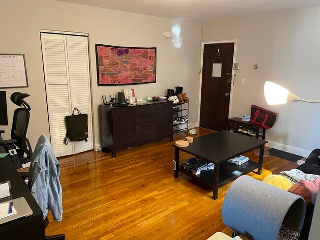 Building Photo - 61 Selkirk Rd Unit 01 Rental