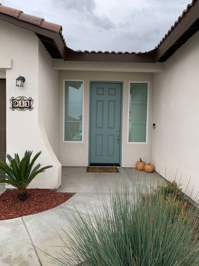 Photo - Beautiful Nearer Home in SE Bakersfield W/...