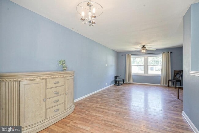 Photo - 1600 Holly Pkwy