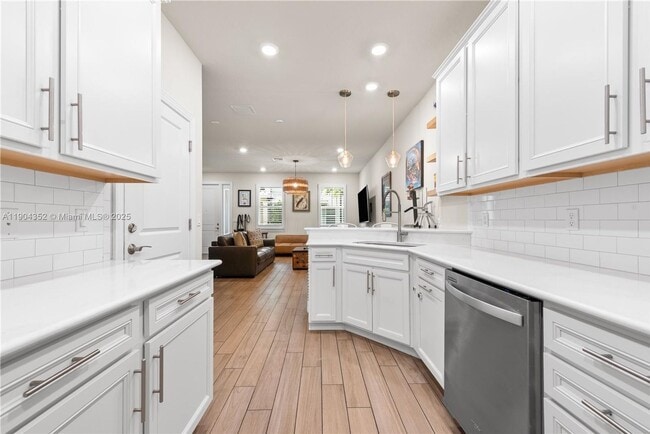 Photo - 1030 Eucalyptus Dr