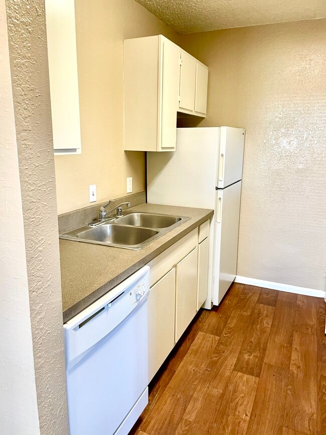 Photo - Windmill Apartments