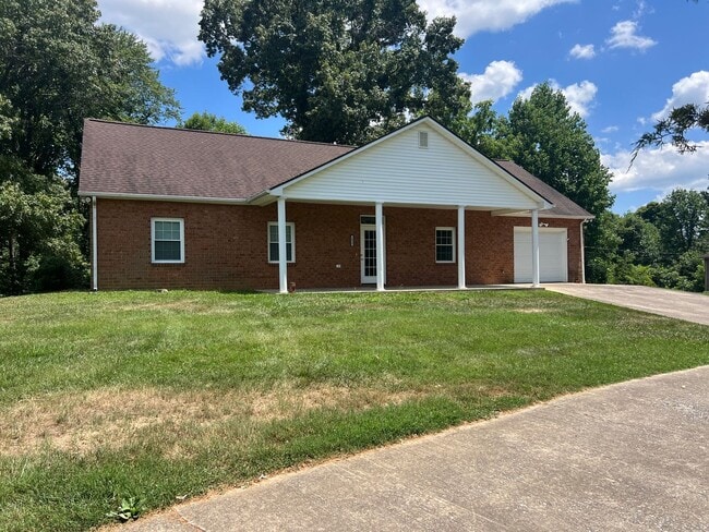Photo - Stunning One Level Home located in central Johnson City!  <10 min drive to ETSU/VA Hospital/Hospi...