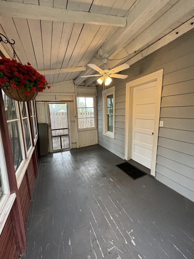 private entrance - 617 Delles Rd Unit D