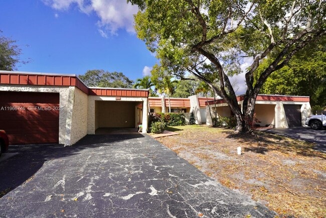 Building Photo - 6555 NW 99th Ave Unit B20