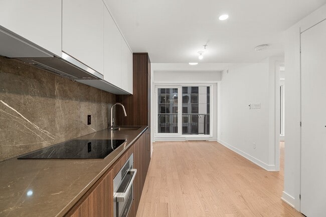 Building Photo - 1528 Rue Sherbrooke O Unit 629