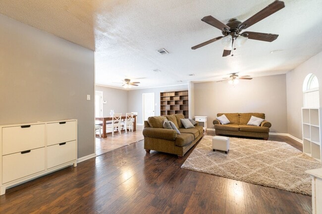Photo - Spacious Home for Rent!