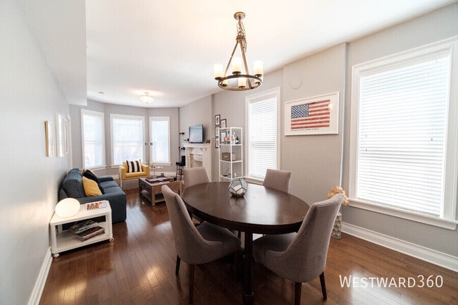 Photo - 1138 N Winchester-2 Unit 2