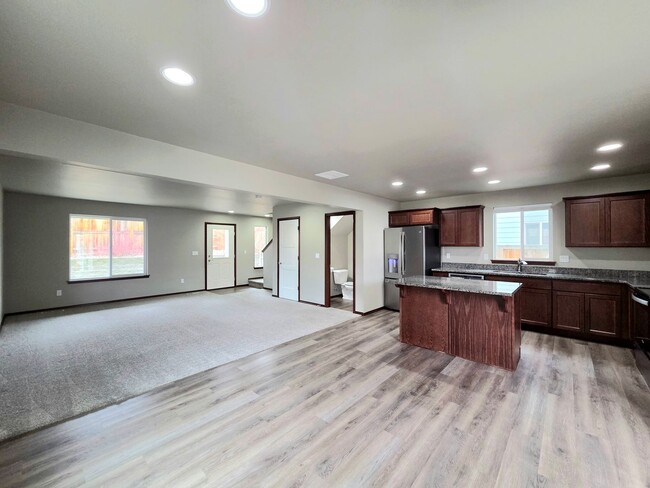 Photo - 3-Bed, 2.5-Bath Townhome w/ 2-Car Garage