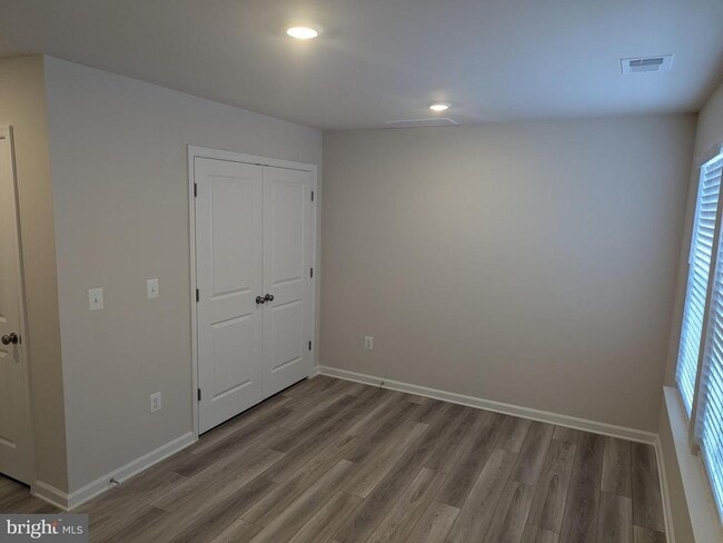 Building Photo - 212 Swan Fld Ave