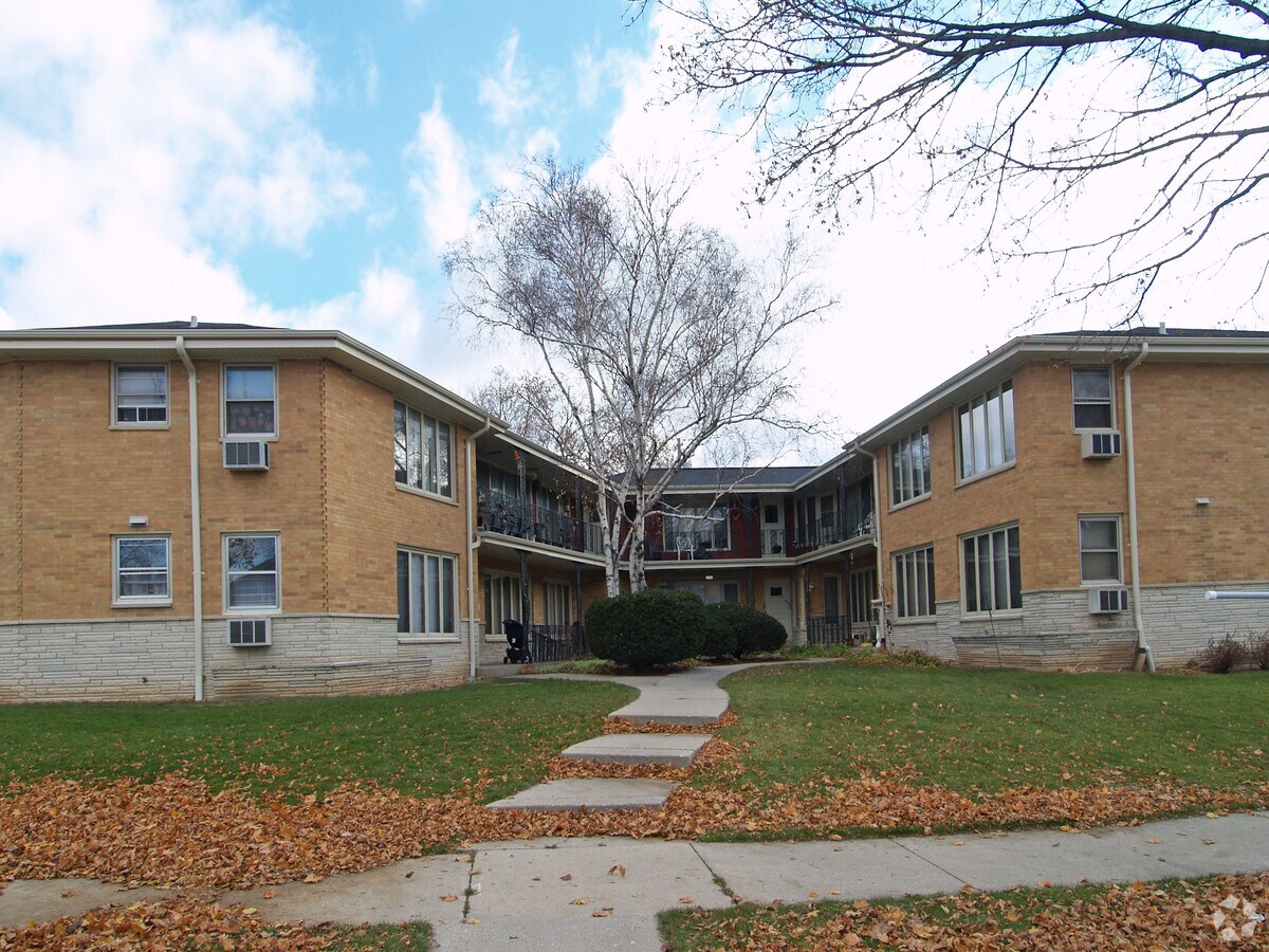 Photo - 3210 N 76th St Apartments
