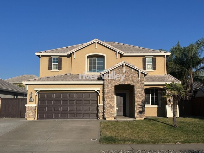 Stunning 4/3 in Roseville! 2 Car Garage! - Stunning 4/3 in Roseville! 2 Car Garage! House