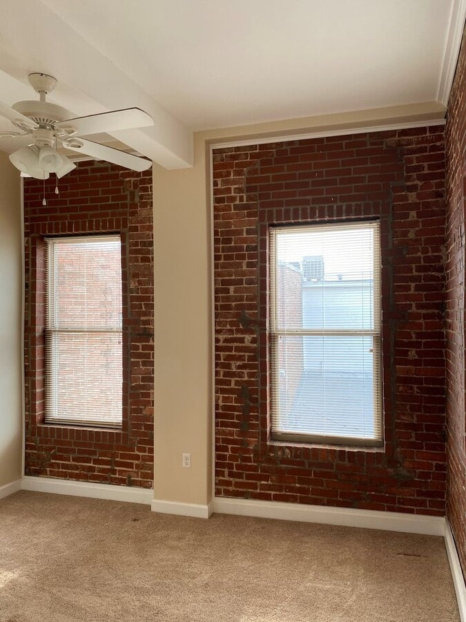 Photo - 313 W B St