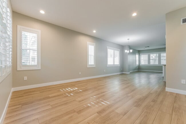 Photo - 1390 S Longspur Ln