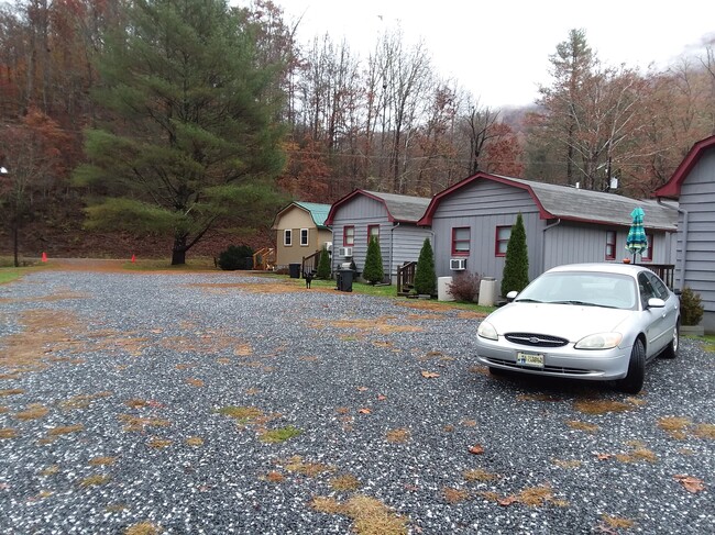 Unit #8 - Cullowhee Cabins & Cottages - House Unit #8 - Cullowhee Cabins & Cottages