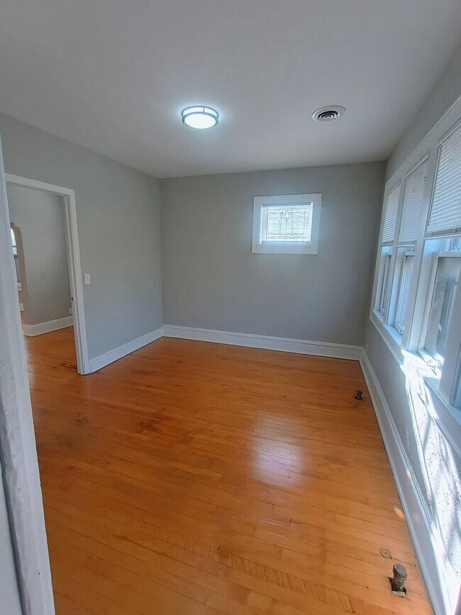 Photo - 1650-52 N. Arlington Unidad B