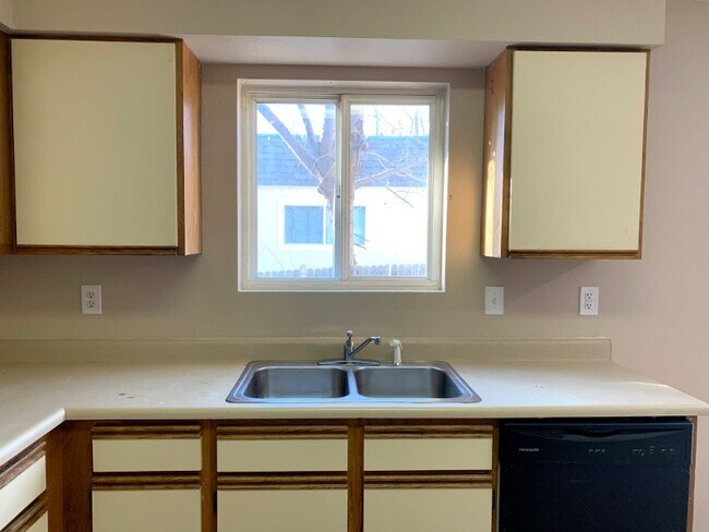 Photo - 1700 Erin Ct Unit B
