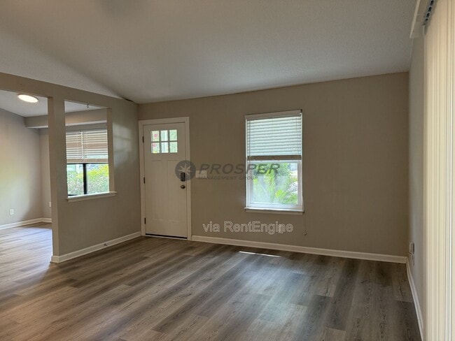 Photo - 1047 Oakcrest Dr