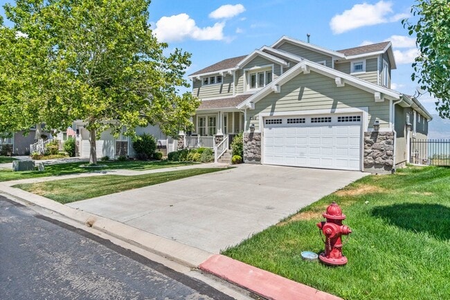 Building Photo - 2352 S Shorewood Dr Rental