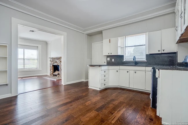 Photo - 2739 SE Loop 410