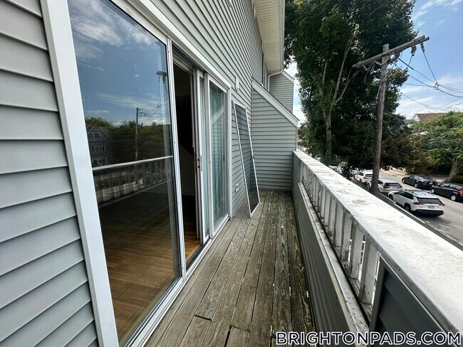 Photo - 154 N Beacon St Unidad B4