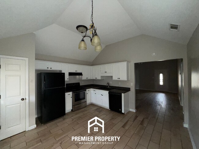 Photo - 270 Village Dr