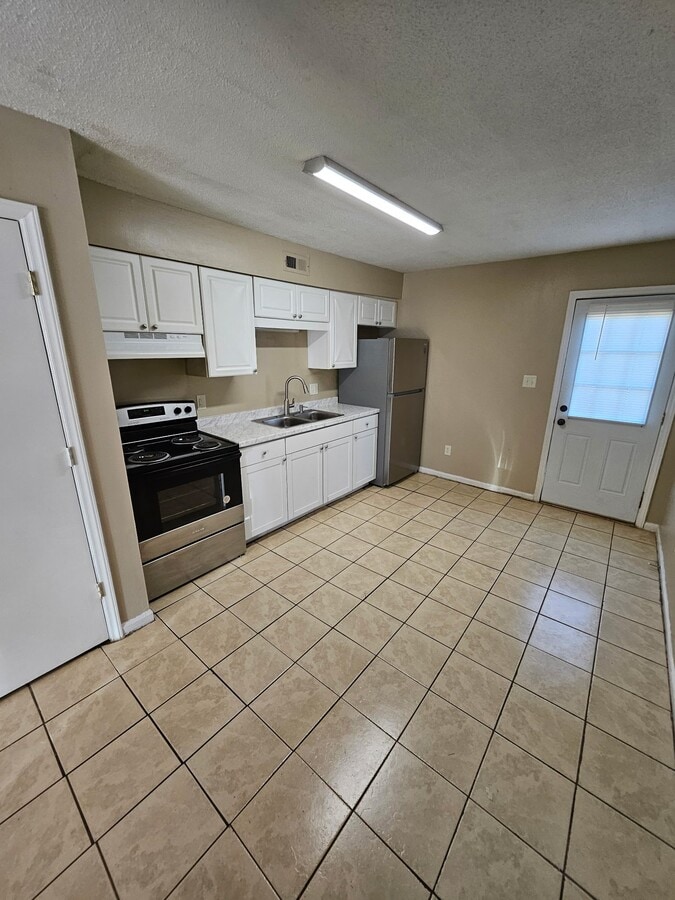 Photo - 2821 Club Plaza Rd Unit Apartment G