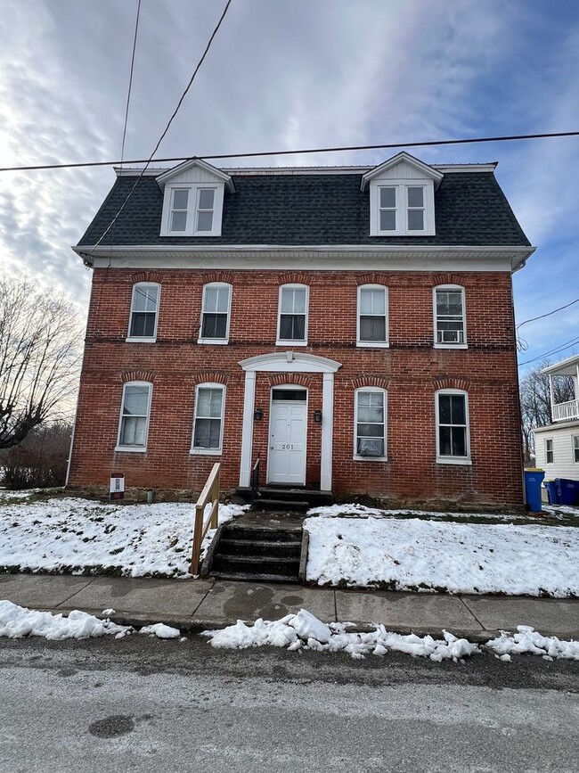 Photo - 201 Nashville Blvd Unidad C