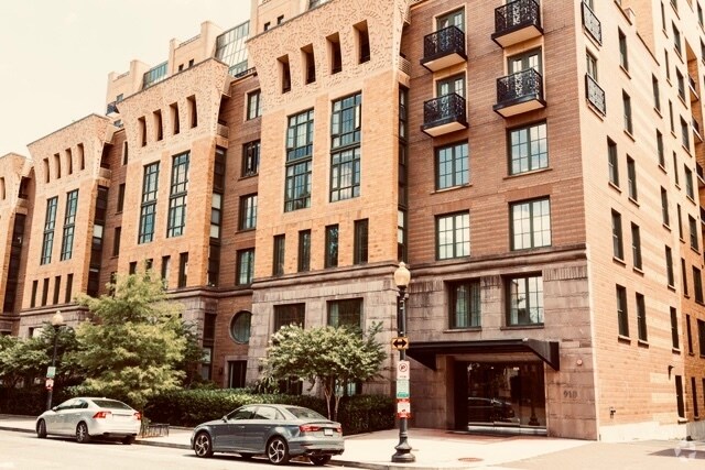 Building Photo - 910 M St NW Unit 708 Rental