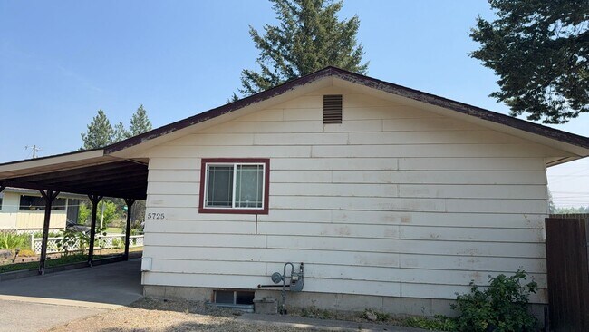 Photo - 5725 ID-53 Unidad House