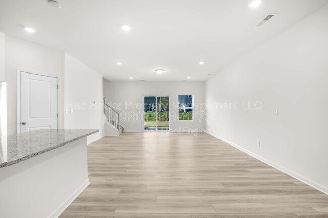 Photo - 796 Earhart St NW